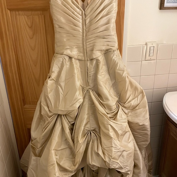 Swarovski crystals throughout - Picture 4 of 5